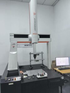 kwcnc-Mitutoyo CRYSTA-Apex V coordinate measuring machine (CMM) for 3D precision part inspection （日本三丰）